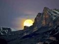 La Luna tramonta dietro alle Rocchette